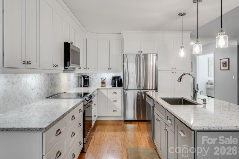323 Daylily Dr, Hendersonville, NC 28739