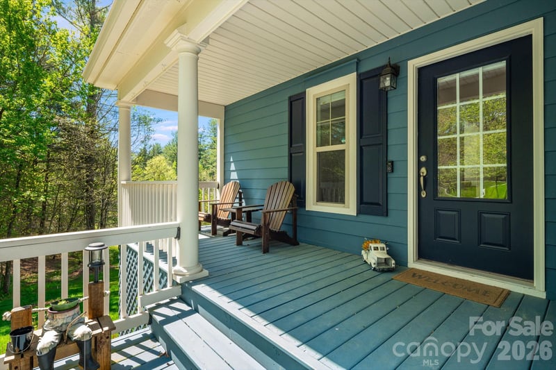 323 Daylily Dr, Hendersonville, NC 28739