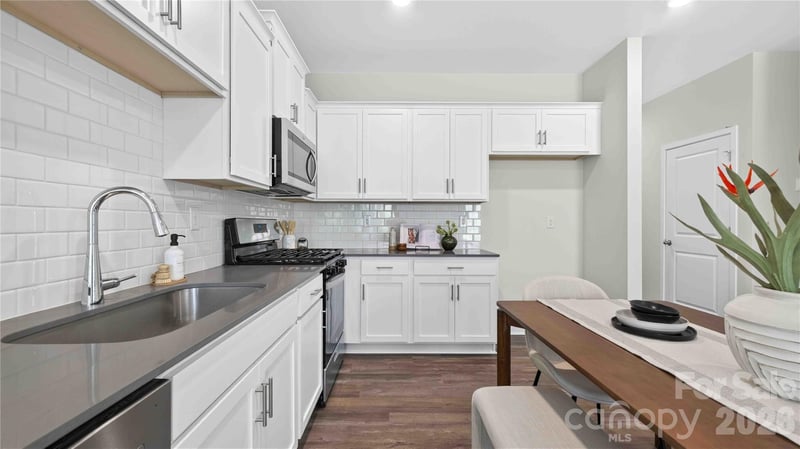 663 13th Avenue Dr, Hickory, NC 28601