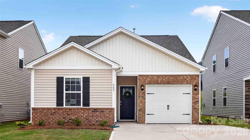 663 13th Avenue Dr, Hickory, NC 28601