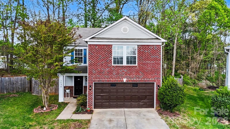 2648 Stream Bank Dr, Charlotte, NC 28269
