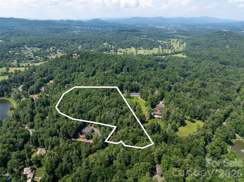34 Oak Gate Dr, Hendersonville, NC 28739