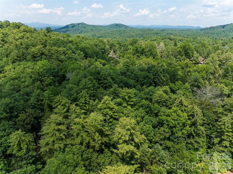 34 Oak Gate Dr, Hendersonville, NC 28739