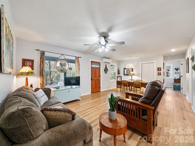 1280 Old Mine Fork Rd, Burnsville, NC 28714