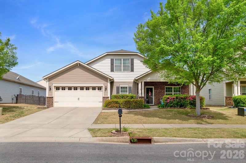 1710 Yellow Daisy Dr, Matthews, NC 28104