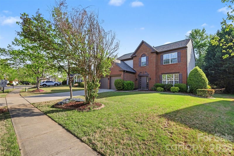 9144 Linden Tree Ln, Charlotte, NC 28277