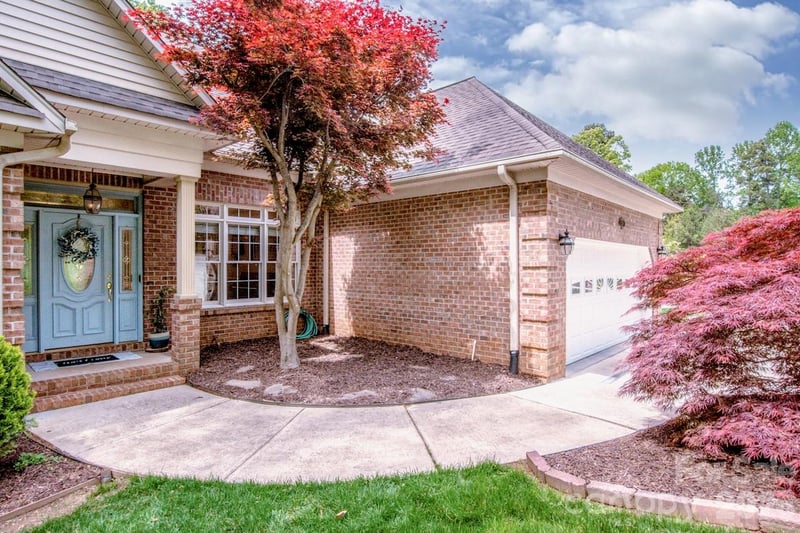 239 Pinnacle Shores Dr, Mooresville, NC 28117