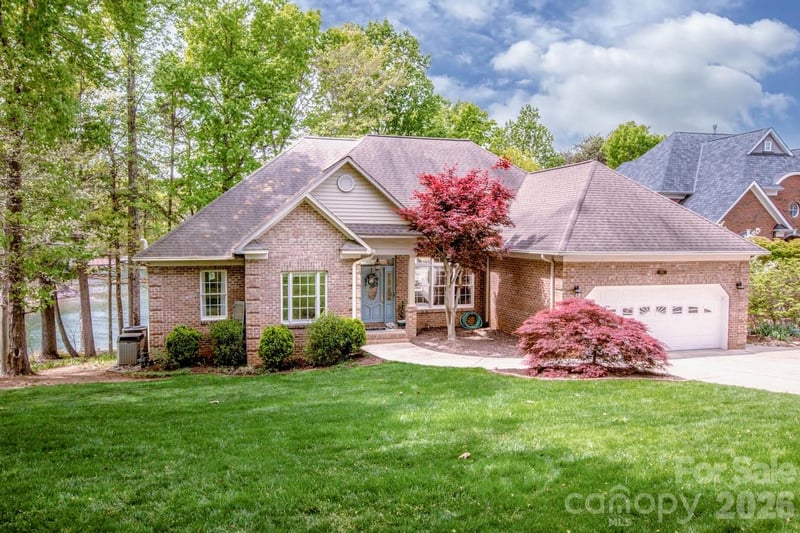 239 Pinnacle Shores Dr, Mooresville, NC 28117