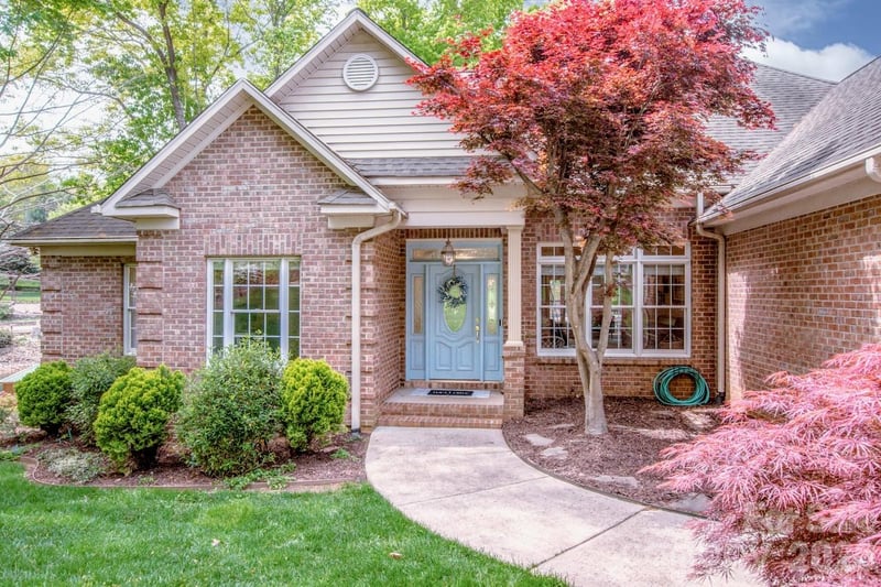 239 Pinnacle Shores Dr, Mooresville, NC 28117