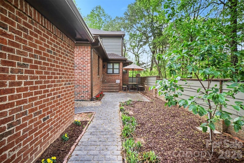 7443 Newmans Ln, Charlotte, NC 28270