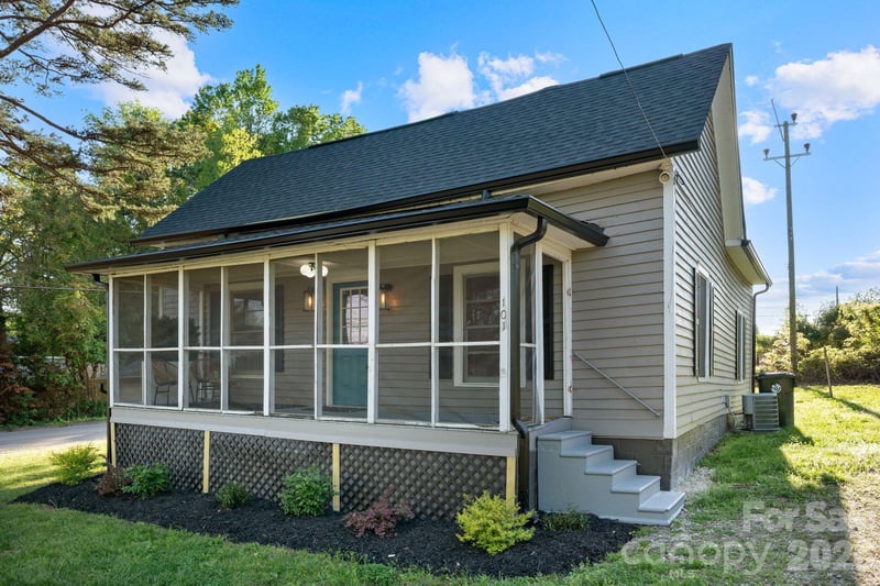 101 Fairview St, Clover, SC 29710