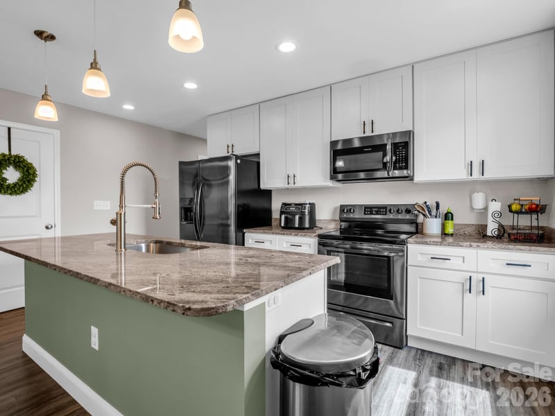 9 Shadowlawn Dr, Asheville, NC 28806