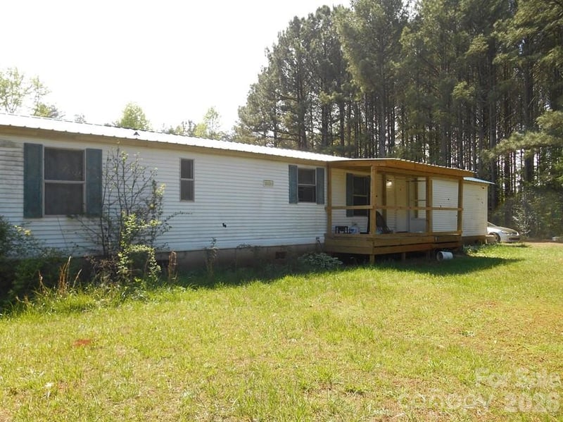 2184 Stove Dr, Newton, NC 28658