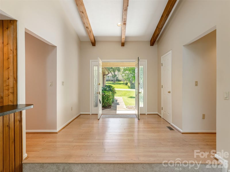 504 Crooked Creek Rd, Hendersonville, NC 28739