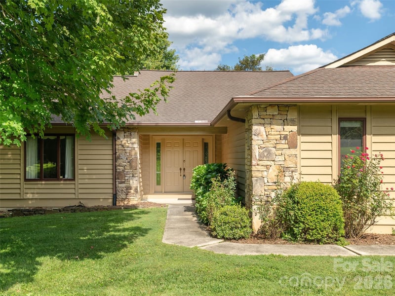 504 Crooked Creek Rd, Hendersonville, NC 28739
