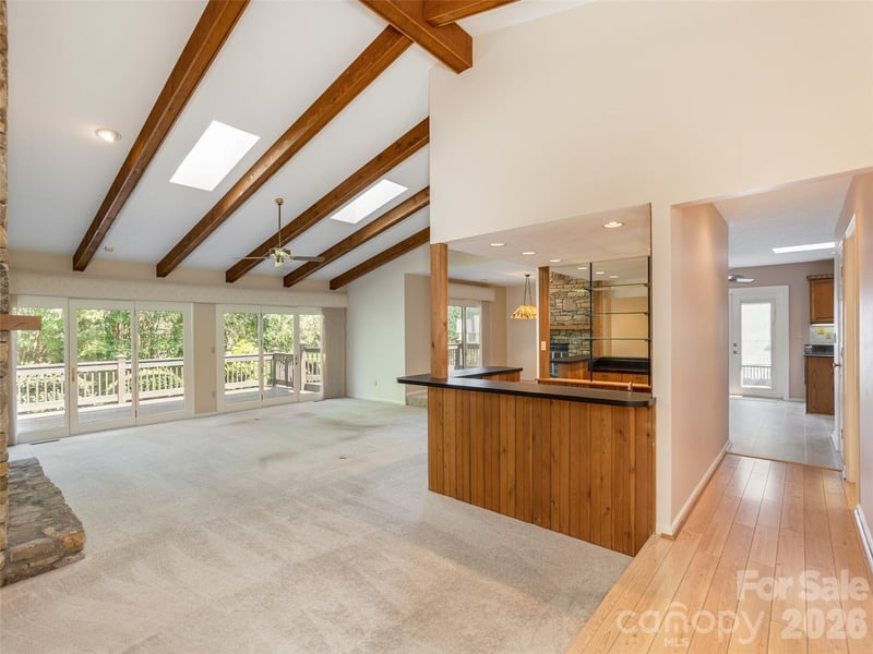 504 Crooked Creek Rd, Hendersonville, NC 28739