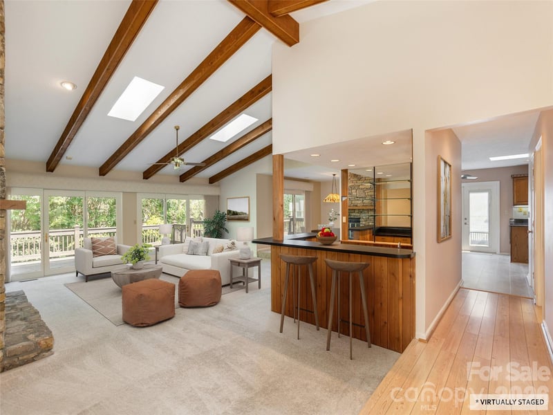 504 Crooked Creek Rd, Hendersonville, NC 28739