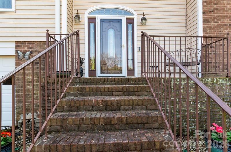 223 Vandyke St, Kernersville, NC 27284