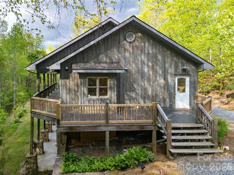 219 Sandalwood Dr, Whittier, NC 28789