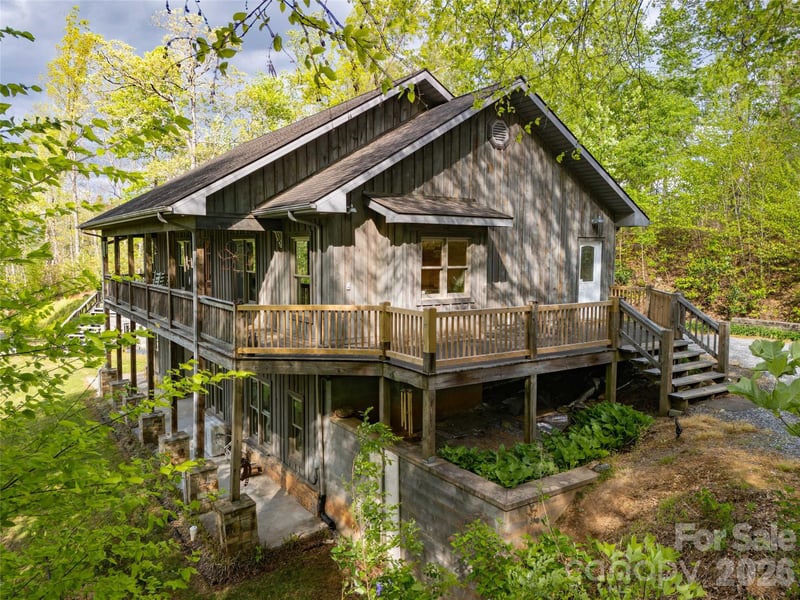 219 Sandalwood Dr, Whittier, NC 28789