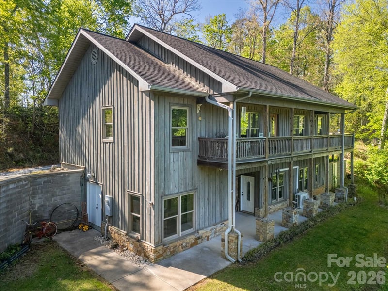 219 Sandalwood Dr, Whittier, NC 28789