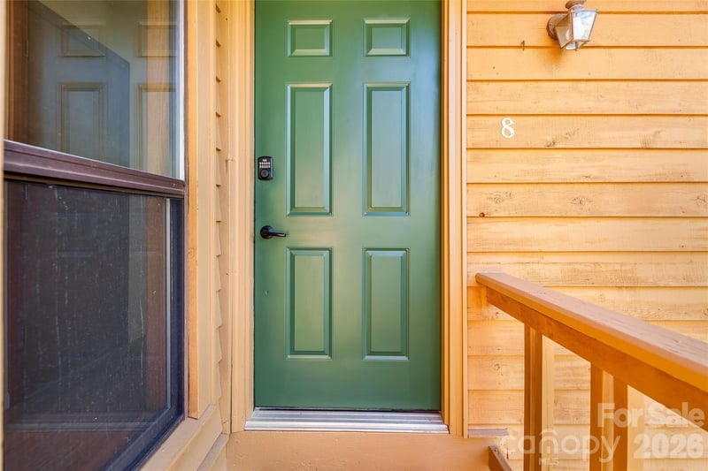 521 Courtwood Ln #8, Hendersonville, NC 28739