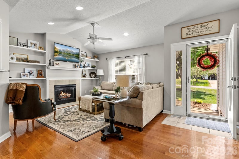 1478 Farmington Hills Dr, Conover, NC 28613