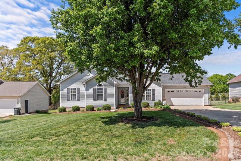 1478 Farmington Hills Dr, Conover, NC 28613
