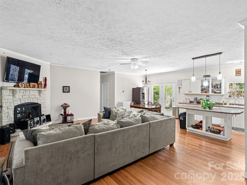 8 Jackson Cove Rd, Leicester, NC 28748