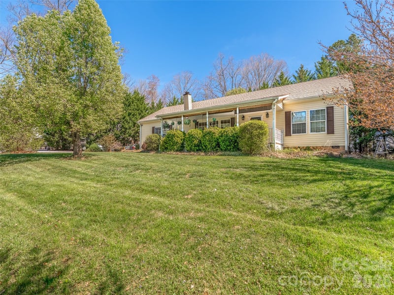 8 Jackson Cove Rd, Leicester, NC 28748