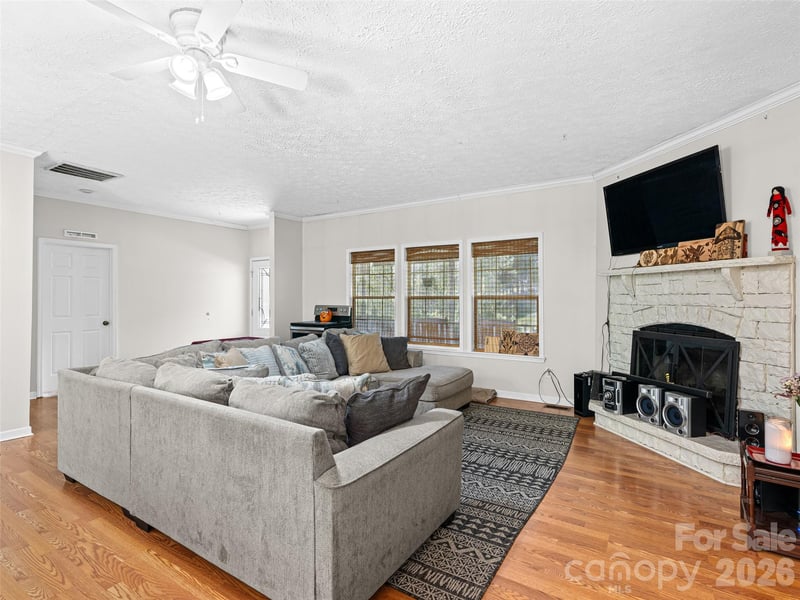 8 Jackson Cove Rd, Leicester, NC 28748