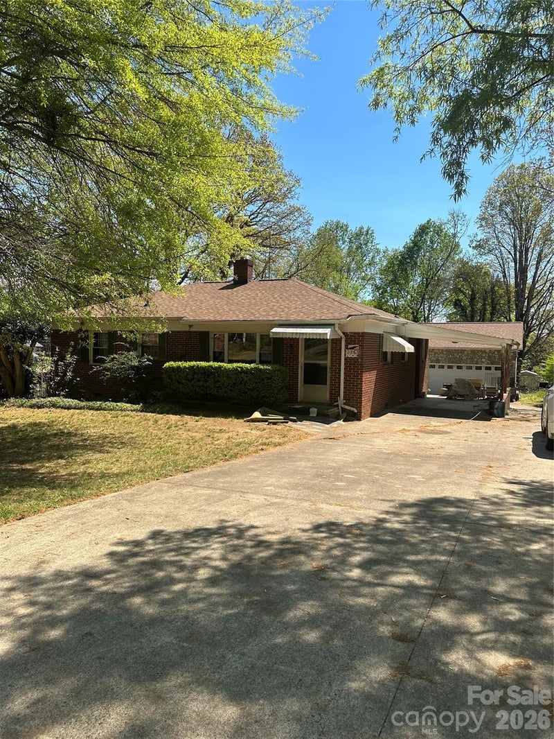 2760 19th Ave, Hickory, NC 28601