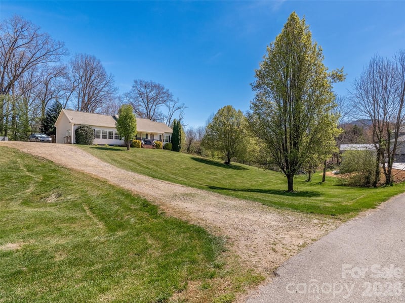 12 Jackson Cove Rd, Leicester, NC 28748