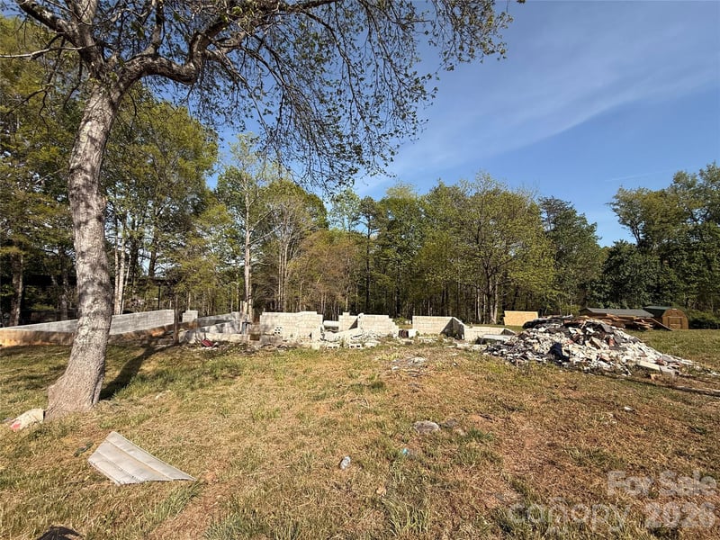 5750 Poovey Dr, Granite Falls, NC 28630