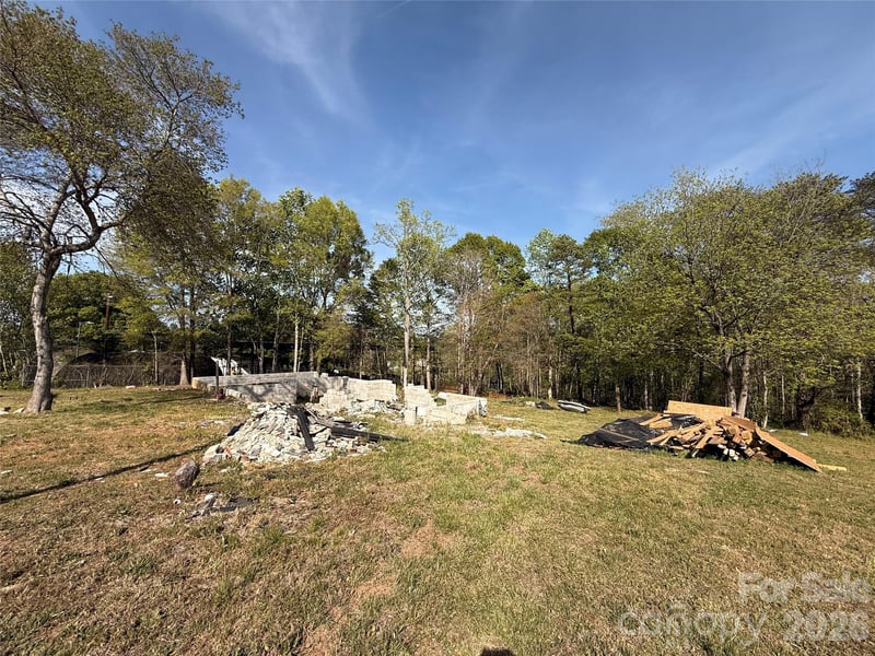 5750 Poovey Dr, Granite Falls, NC 28630