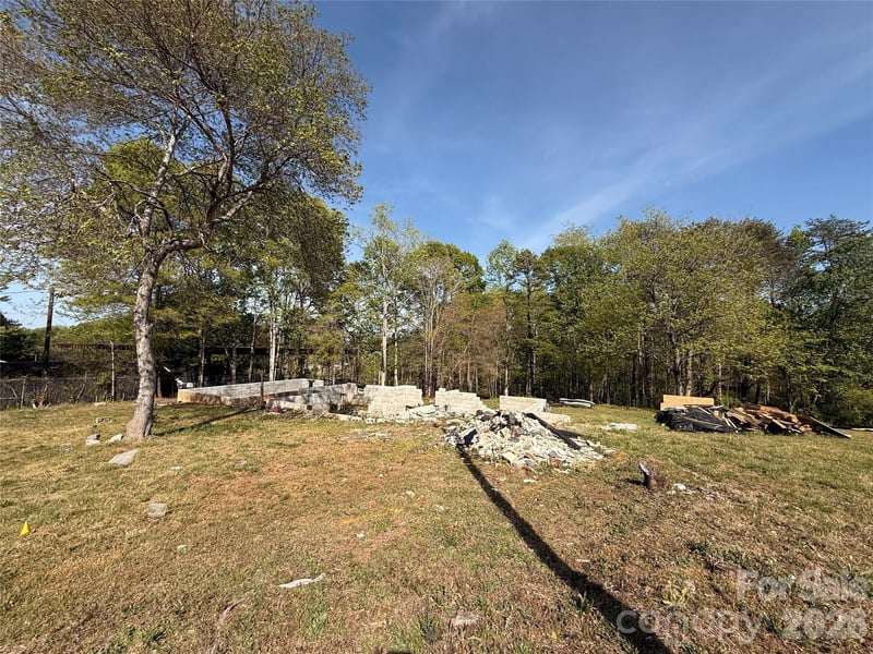 5750 Poovey Dr, Granite Falls, NC 28630