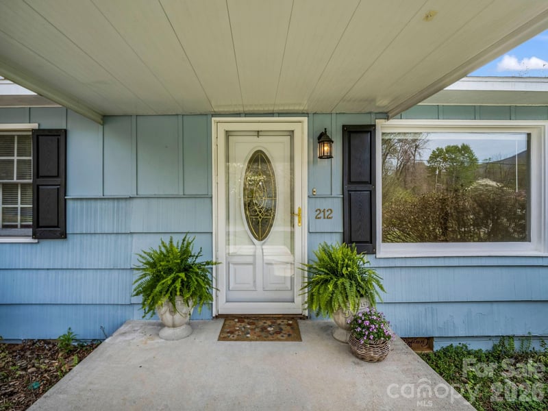 212 Vance Ave, Black Mountain, NC 28711
