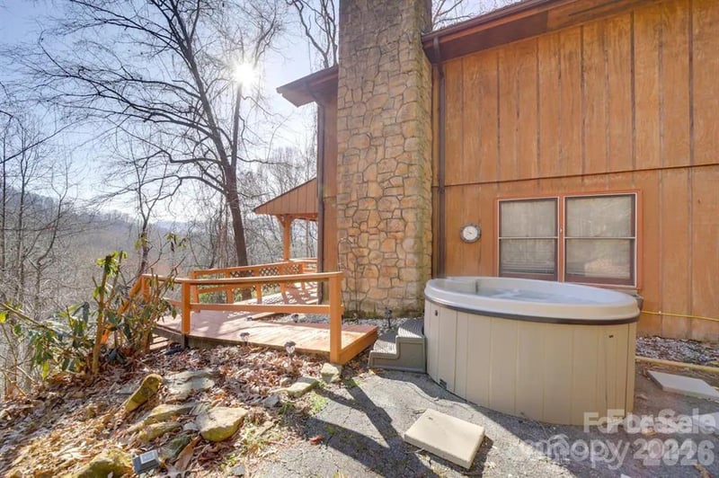 106 Sage Ct, Maggie Valley, NC 28716