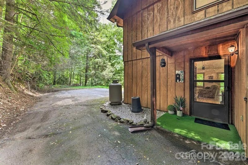 106 Sage Ct, Maggie Valley, NC 28716
