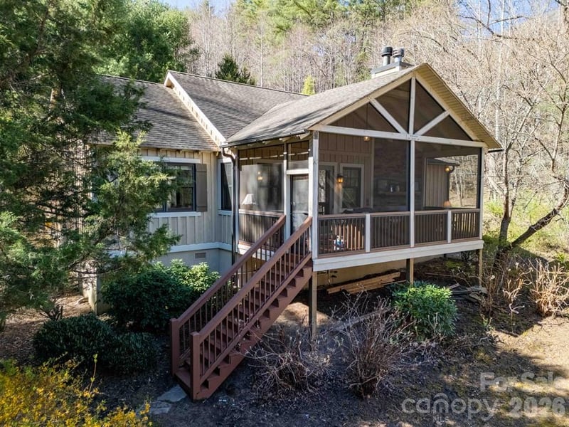 98 Mill Pond Dr, Tuckasegee, NC 28783