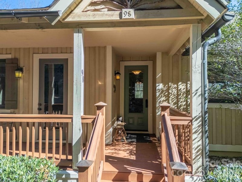 98 Mill Pond Dr, Tuckasegee, NC 28783