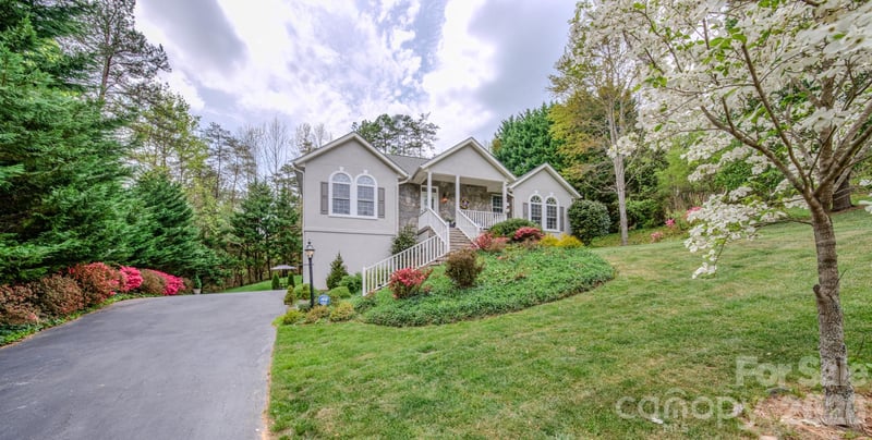 9 Double Eagle Dr, Weaverville, NC 28787