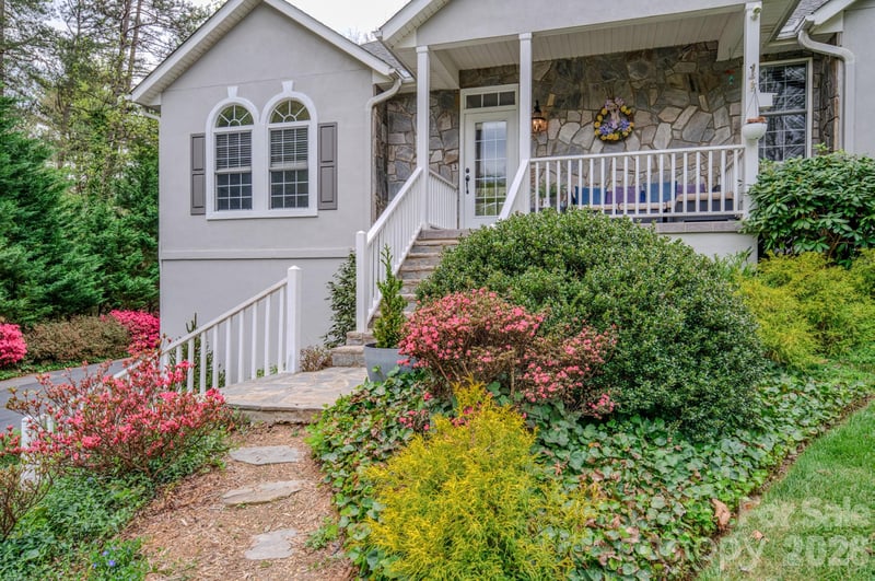 9 Double Eagle Dr, Weaverville, NC 28787