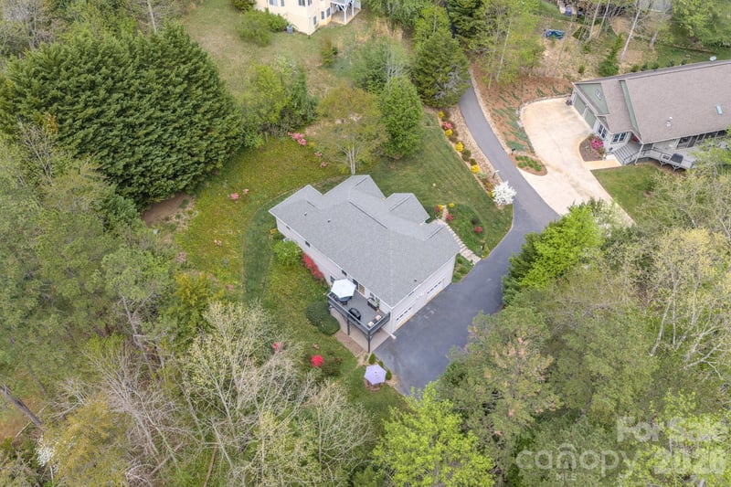 9 Double Eagle Dr, Weaverville, NC 28787