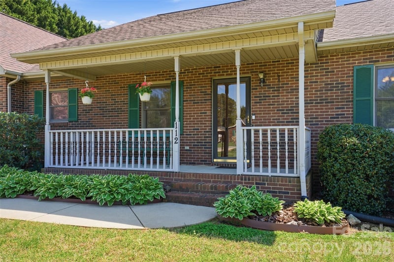112 Mobeal Ln, Statesville, NC 28625