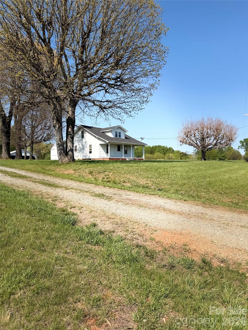 2109 Union Grove Church Rd, Yadkinville, NC 27055