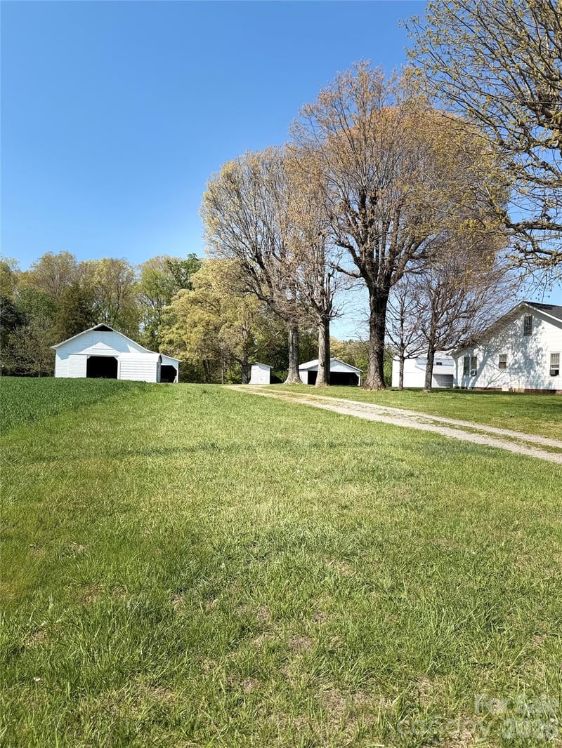 2109 Union Grove Church Rd, Yadkinville, NC 27055