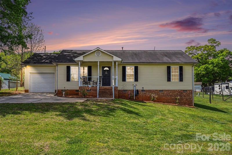 353 Woodlawn Ave, Mount Holly, NC 28120