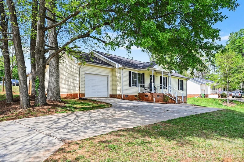 353 Woodlawn Ave, Mount Holly, NC 28120