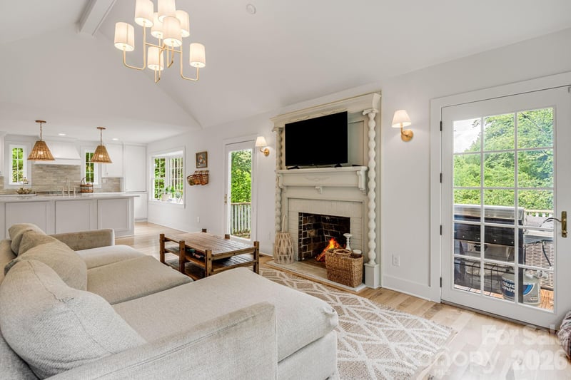 92 Rose Hill Rd, Asheville, NC 28803